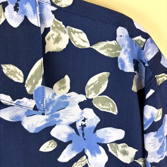 JoS A Banks Navy 100% Silk Hawaiian Tropical Short Sleeve Button Down Top (M) - Picture 6 of 15